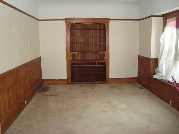 5th image of 10717 Churchill Ave