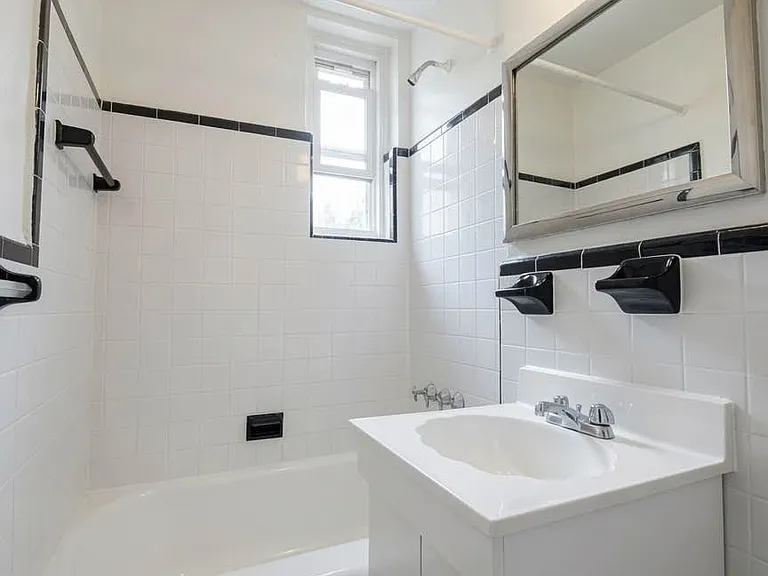 55-05 Woodside Ave #619 — Photo 4