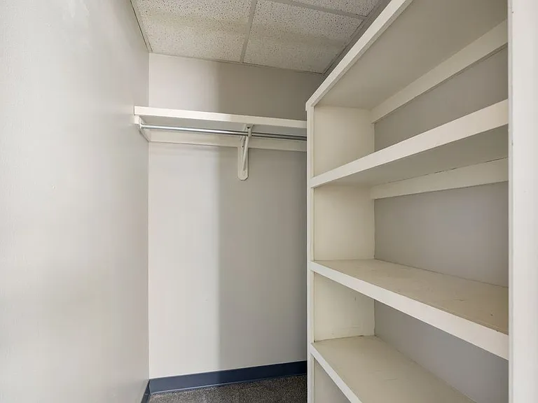 Austin Manor — Photo 26