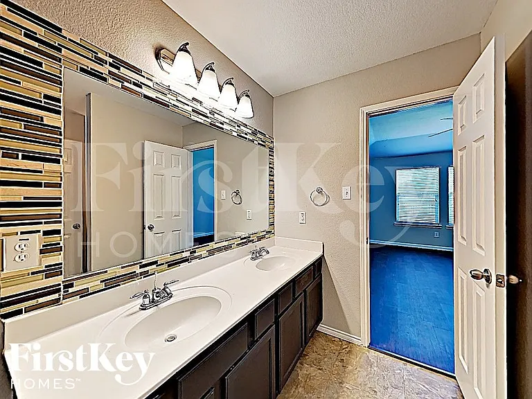 724 Bamboo Dr — Photo 9