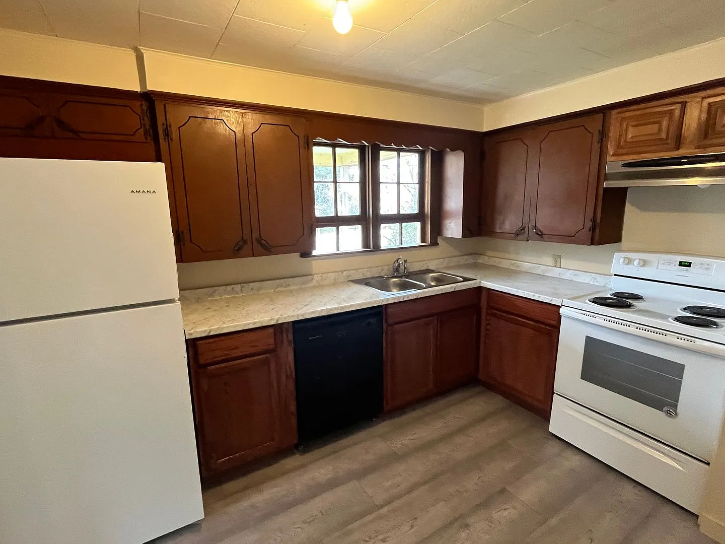 302 S Elizabeth Street — Photo 4