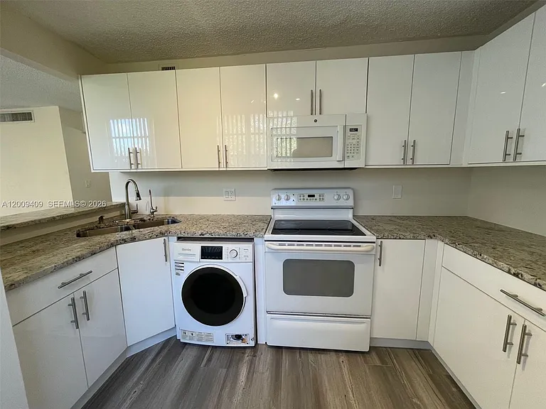 9471 Evergreen Pl #401 — Photo 15
