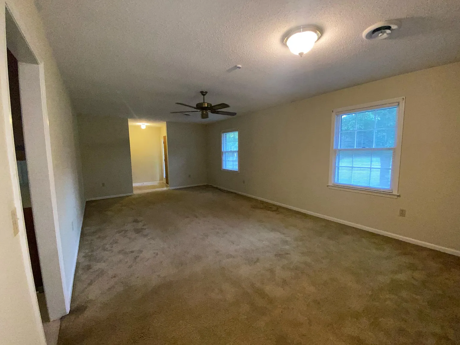 3 bed, 1350 sqft, $1,695 — Photo 3