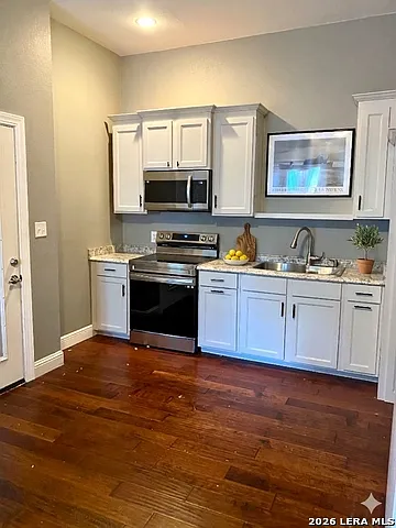 2 bed, 1.0 bath, 2352 sqft, $1,200 — Photo 4