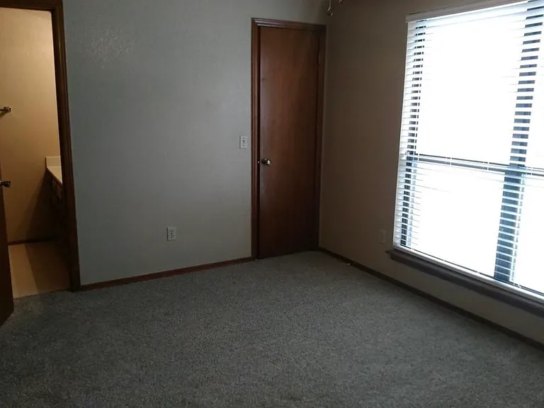 14035 Fairhill Ave — Photo 12