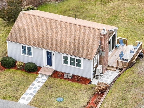 2nd image of 93 Iroquois Blvd