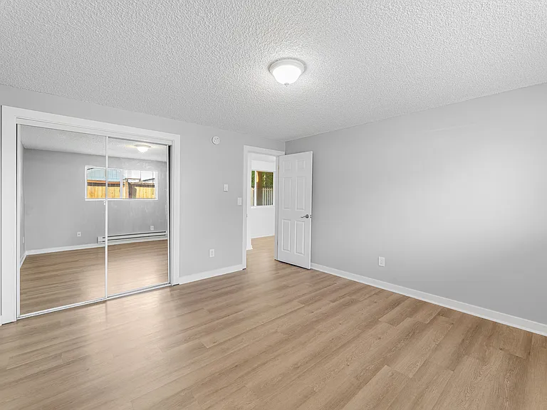 511 Avenue D #B — Photo 6