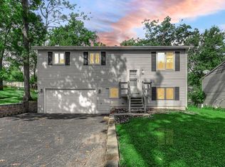 8910 Memory Trl, Wonder Lake, IL 60097
