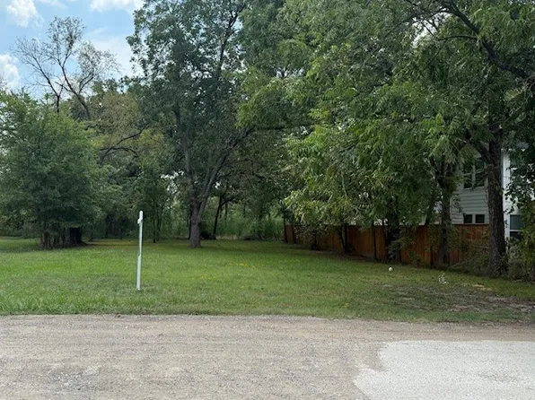 701 N Neal St, Commerce, TX 75428