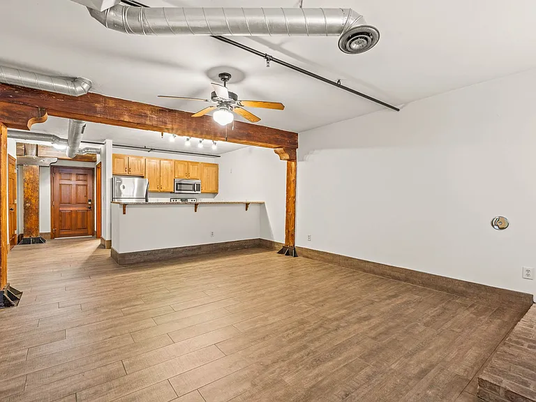 141 W Vine St #2 — Photo 4