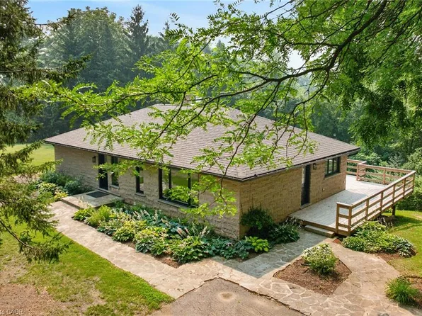 1376 Mineral Springs Rd, Hamilton, ON L9H 5E3
