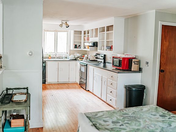 5th image of 439 Falmouth Road