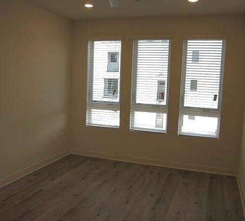 3rd image of 4400 Cahuenga Blvd #204
