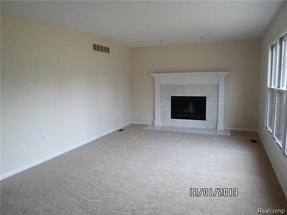 5th image of 18915 Glengarry Dr