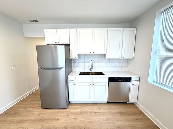 3rd image of 1940 Clarion Ave Unit 2