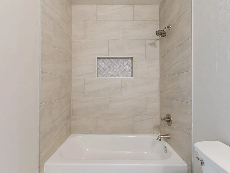 1324 NE 17th St — Photo 13