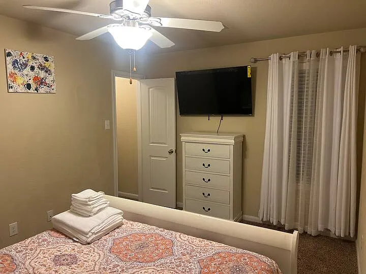 5 bed, 2.5 bath, 2193 sqft, $800 — Photo 3