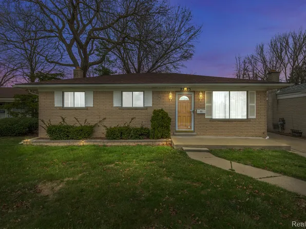 22323 Gordon Rd, Saint Clair Shores, MI 48081