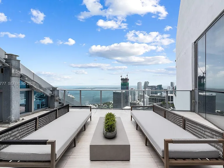 851 NE 1st Ave #Penthouse 5700 — Photo 3