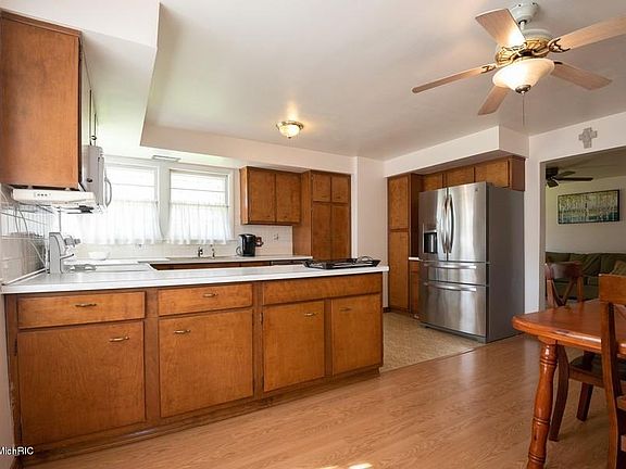 5th image of 1461 Lupine Dr