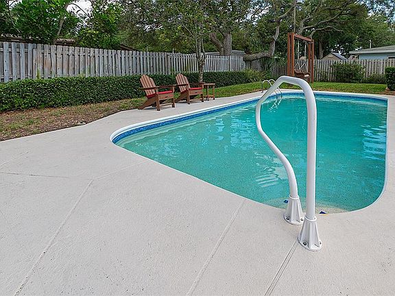 3rd image of 1707 RIDGEWAY DRIVE