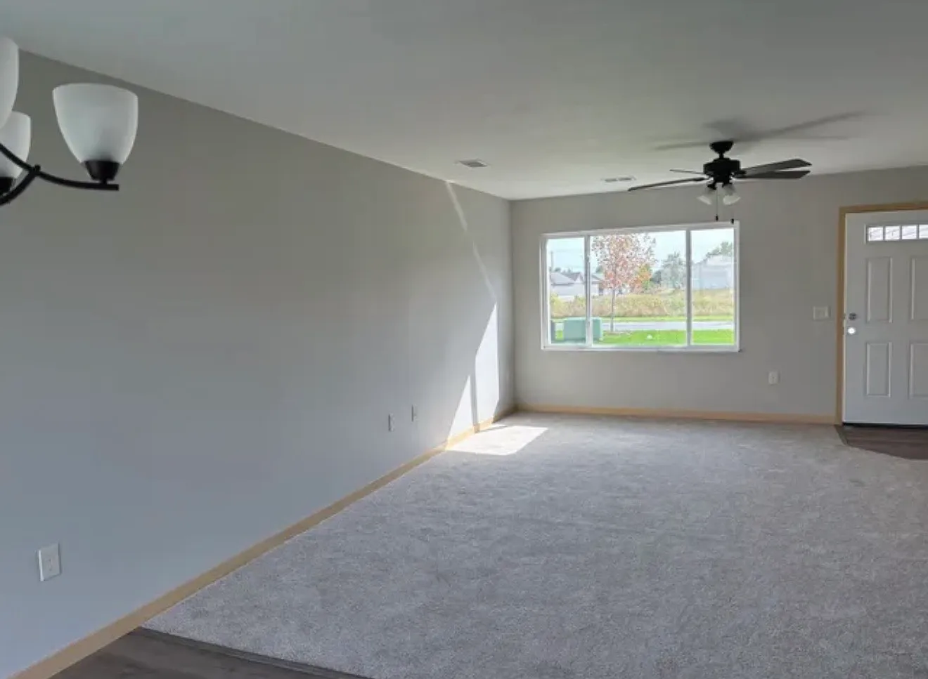 2 bed, 1100 sqft, $2,070 — Photo 3