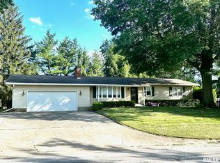 2019 Mound Rd, Jacksonville, IL 62650