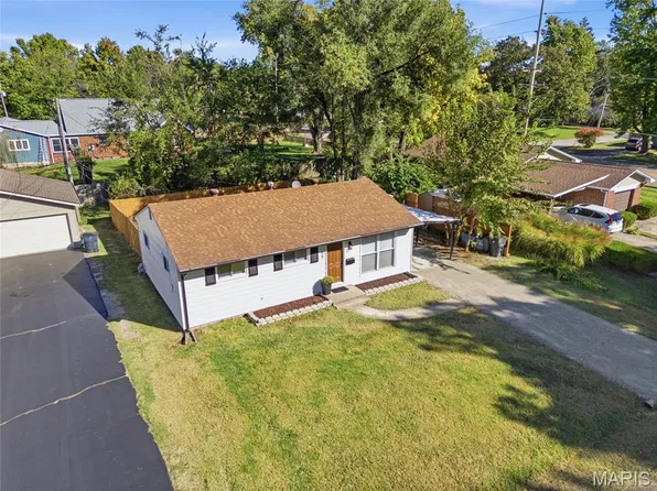 59 Lillian Dr, Belleville, IL 62226