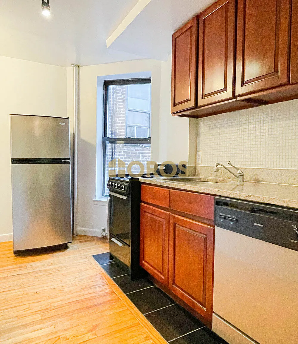 533 East 5th Street — Photo 4