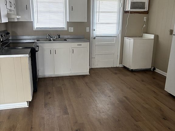 5th image of 300 Nita Dr