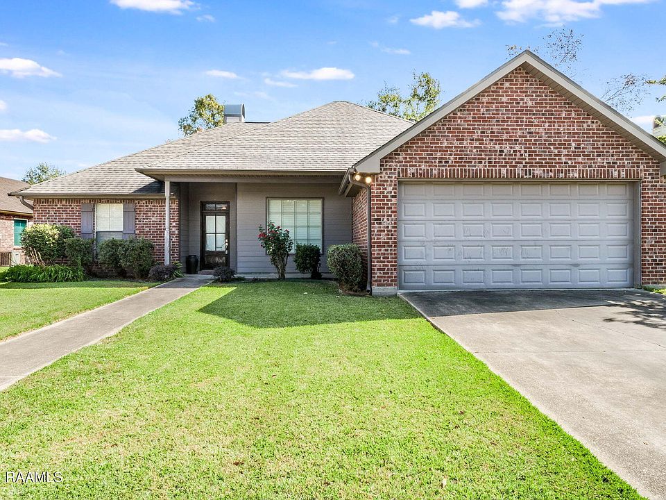 1st image of 302 N Lakepointe Dr