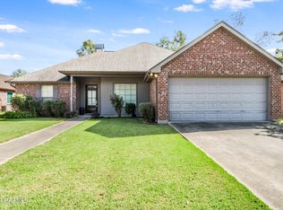 302 N Lakepointe Dr, Lafayette, LA 70506