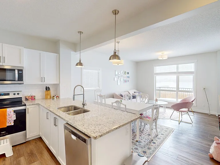 50 Walden Ln SE — Photo 2