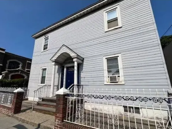 13-27 College Point Boulevard image 1 of 14