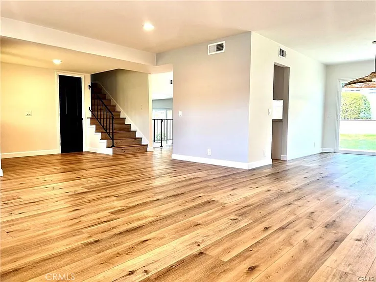 25241 Mawson Dr — Photo 3