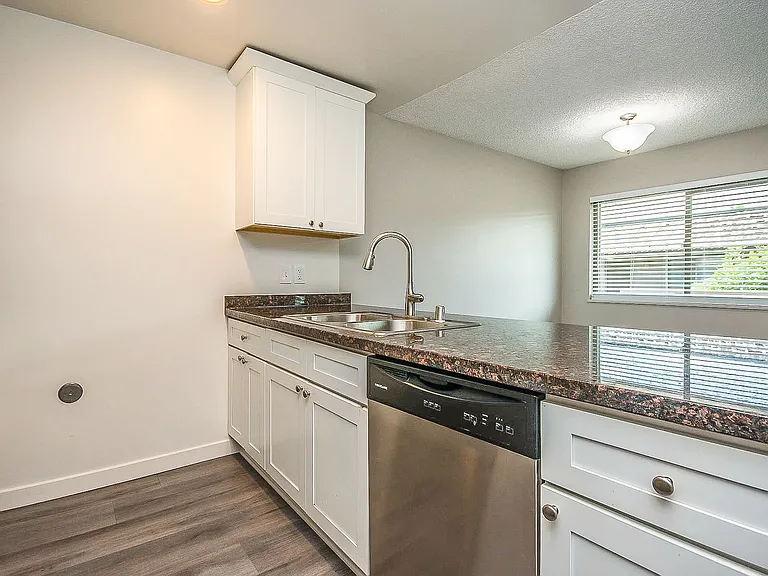 West Palm Apartments — Photo 32