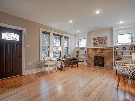 4th image of 626 N Rosemont Ave