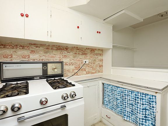 2nd image of 4437 N Rockwell St #H