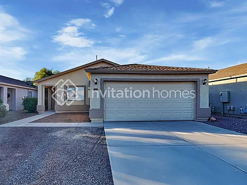 1039 E Desert Moon Trl Photo 1