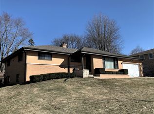 803 Sweetbriar Dr, Waukesha, WI 53186
