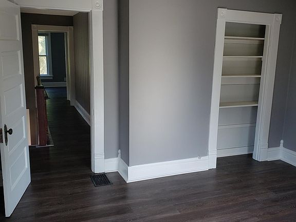 4th image of 836 1/2 N Columbus St