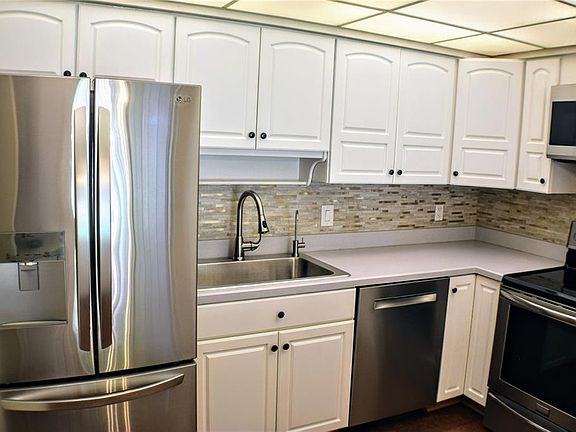 5th image of 814 PARK LAKE CIRCLE #8