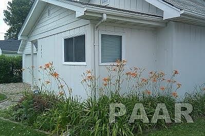 3rd image of 1016 E Samuel Ave