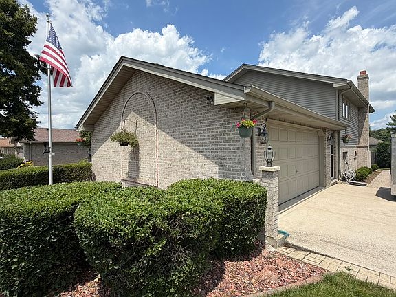 2nd image of 10708 Willow Ave