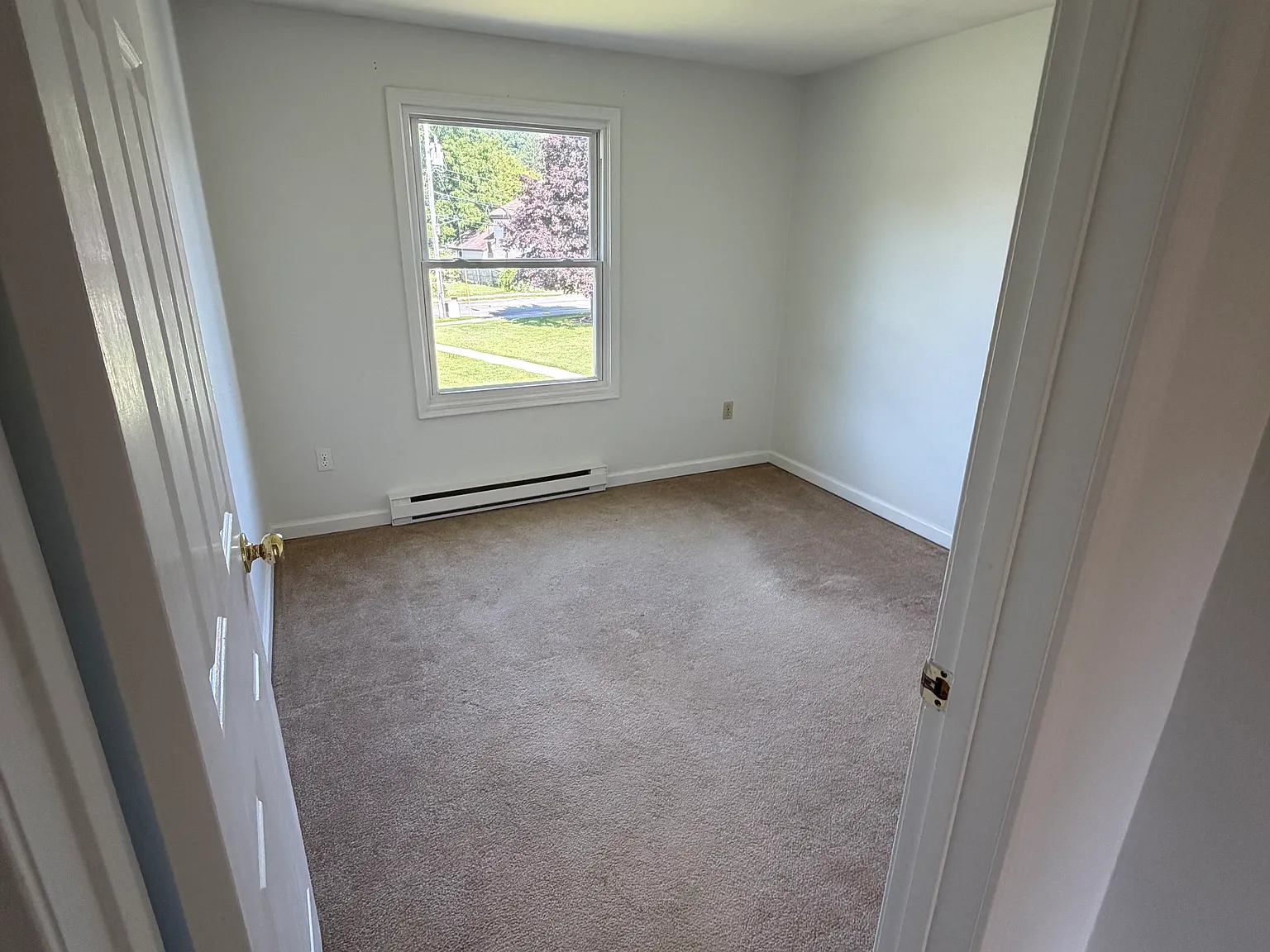 3 bed, 1.5 bath, 1200 sqft, $1,250 — Photo 4