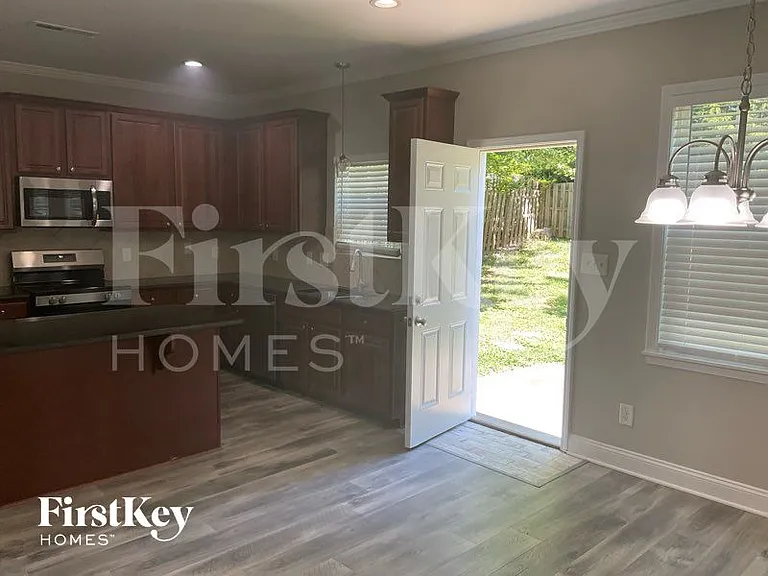 5602 Falkland Dr — Photo 5