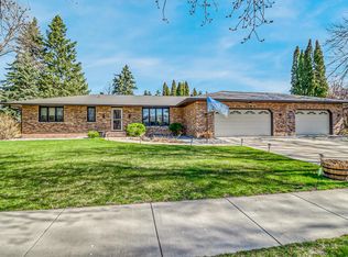 42 36th Ave NE, Fargo, ND 58102