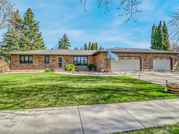 42 36th Ave NE, Fargo, ND 58102