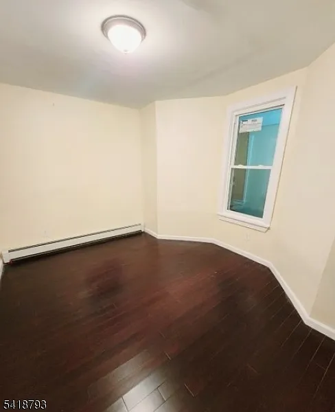 3 bed, 1.0 bath, $2,000 — Photo 4