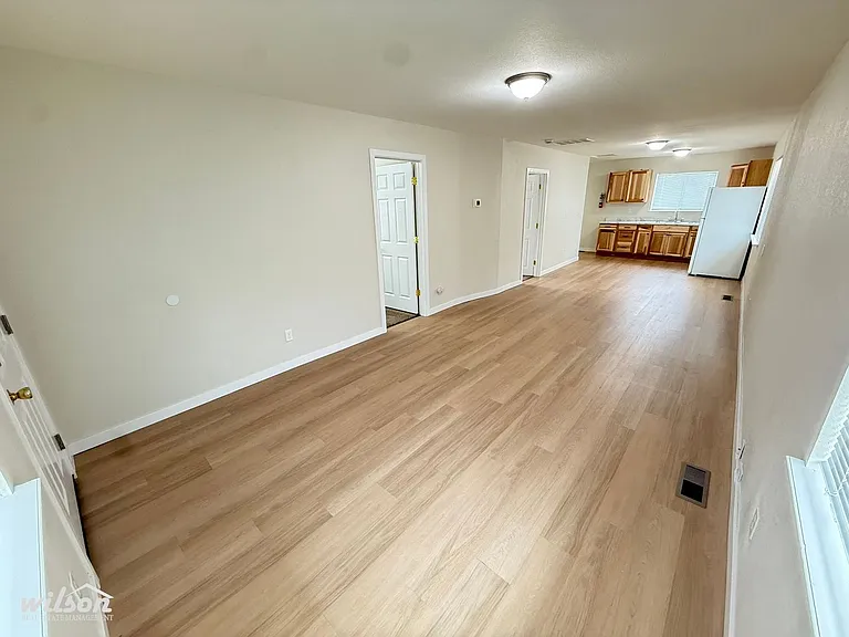 1112 Jefferson Ave — Photo 3